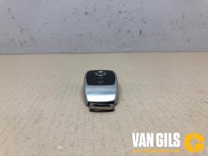 Gebruikte Sleutel Mercedes C (W205) C-300 2.0 Turbo 16V Prijs € 75,00 Margeregeling aangeboden door Van Gils Automotive