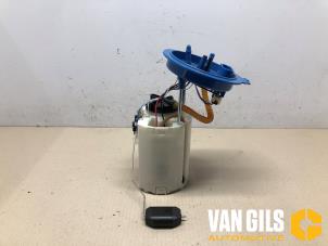 Gebruikte Tank element Pomp Volkswagen Polo VI (AW1) 1.0 TSI 12V BlueMotion Prijs € 65,00 Margeregeling aangeboden door Van Gils Automotive