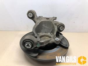 Gebruikte Fusee links-achter Mercedes B (W247) 2.0 B-200d Prijs € 99,99 Margeregeling aangeboden door Van Gils Automotive