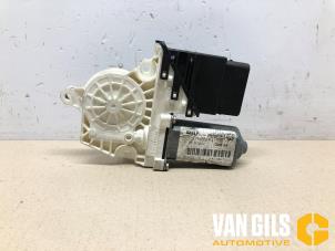 Gebruikte Portierruitmotor Volkswagen Golf V (1K1) 1.9 TDI Prijs € 45,00 Margeregeling aangeboden door Van Gils Automotive