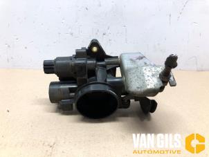 Gebruikte Gasklephuis Peugeot 107 1.0 12V Prijs € 30,00 Margeregeling aangeboden door Van Gils Automotive