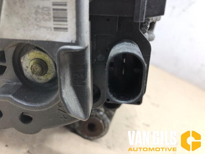 Dynamo van een Volkswagen Golf V (1K1) 1.9 TDI 2004