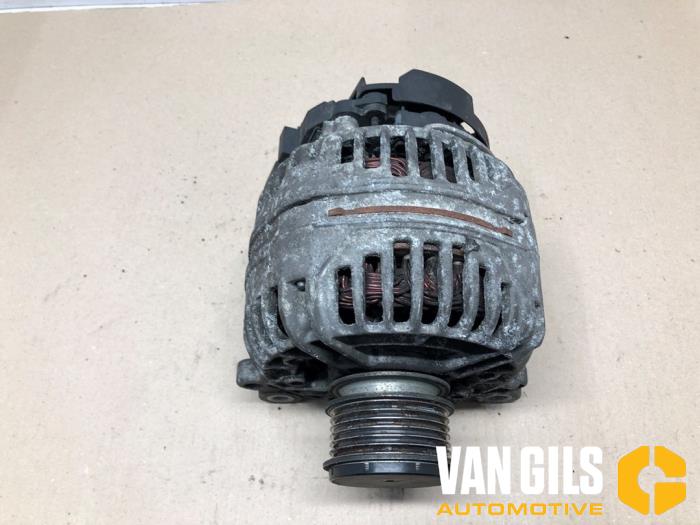 Dynamo van een Volkswagen Golf V (1K1) 1.9 TDI 2004
