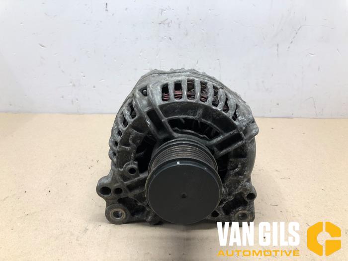 Dynamo van een Volkswagen Golf V (1K1) 1.9 TDI 2004