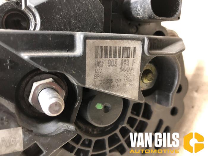 Dynamo van een Volkswagen Golf V (1K1) 1.9 TDI 2004