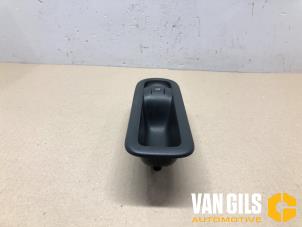 Gebruikte Ruit schakelaar elektrisch Renault Twingo II (CN) 1.2 16V Prijs € 30,00 Margeregeling aangeboden door Van Gils Automotive
