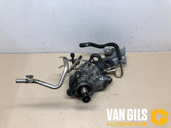 Hogedrukpomp van een Mercedes-Benz Vito Tourer (447.7) 2.0 116 CDI 16V 2020