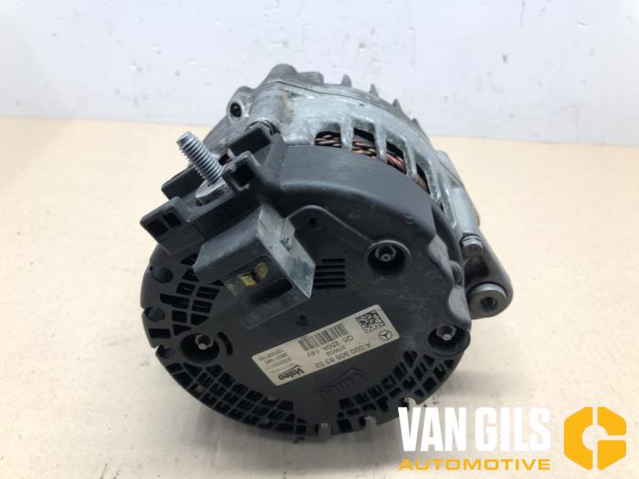 Dynamo van een Mercedes-Benz Vito Tourer (447.7) 2.0 116 CDI 16V 2020