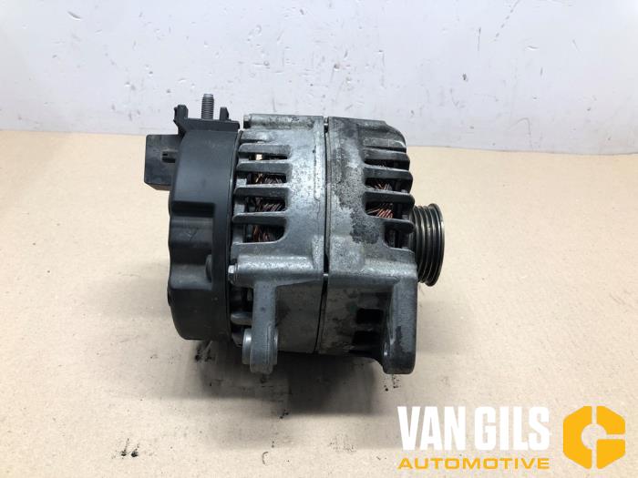 Dynamo van een Mercedes-Benz Vito Tourer (447.7) 2.0 116 CDI 16V 2020