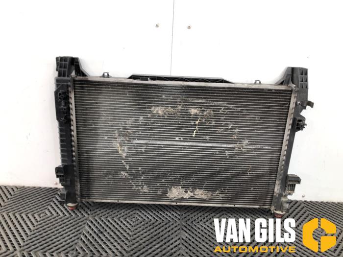 Gebruikte Radiateur Mercedes A (W169) 2.0 A-200 5-Drs. Prijs € 65,00 Margeregeling aangeboden door Van Gils Automotive