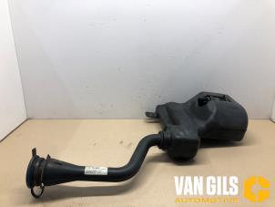 Gebruikte Ruitensproeiertank voor Mercedes Vito Mixto (447.7) 2.2 116 CDI 16V Prijs € 30,00 Margeregeling aangeboden door Van Gils Automotive