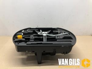 Gebruikte Gereedschap Set Citroen C3 (SX/SW) 1.2 12V e-THP PureTech 110 Prijs op aanvraag aangeboden door Van Gils Automotive