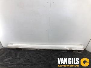 Gebruikte Zijskirt links Mercedes B (W246) 2.2 B-220 CDI BlueEFFICIENCY,d 16V Prijs € 65,00 Margeregeling aangeboden door Van Gils Automotive