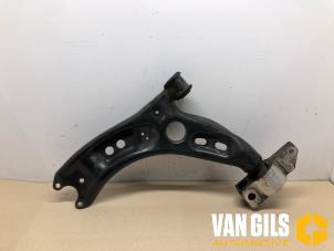 Gebruikte Draagarm onder links-voor Volkswagen Golf VI (5K1) 1.4 TSI 122 16V Prijs € 40,00 Margeregeling aangeboden door Van Gils Automotive