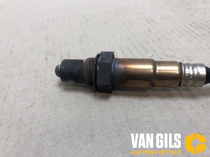 Lambda Sonde van een Renault Vel Satis (BJ) 2.0 16V Turbo 2003