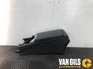 Gebruikte Middenconsoles Mercedes C (W205) C-300 2.0 Turbo 16V Prijs € 149,99 Margeregeling aangeboden door Van Gils Automotive