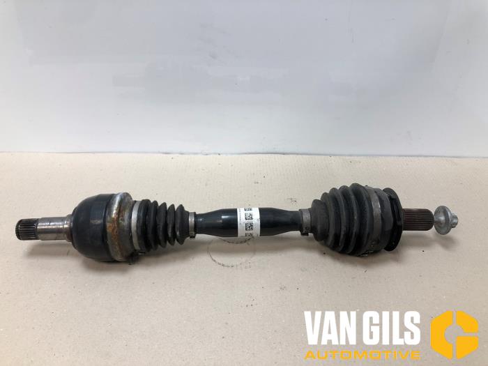 Usados Steekas links-voor Mercedes CLA (117.3) 1.6 CLA-180 16V Precio € 199,99 Norma de margen ofrecido por Van Gils Automotive
