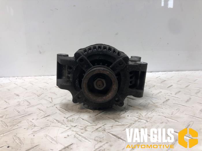 Gebruikte Dynamo Chrysler Voyager/Grand Voyager (RG/RS) 2.4i 16V Prijs op aanvraag aangeboden door Van Gils Automotive