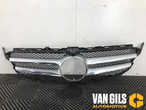 Gebruikte Grille Mercedes C (W205) Prijs € 100,00 Margeregeling aangeboden door Van Gils Automotive