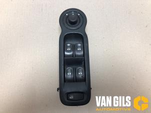 Gebruikte Ruit schakelaar elektrisch Renault Modus/Grand Modus (JP) 1.2 16V Prijs € 30,00 Margeregeling aangeboden door Van Gils Automotive