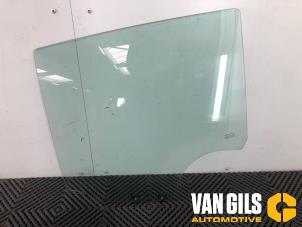 Gebruikte Deurruit 4Deurs links-achter Dacia Sandero I (BS) 1.2 16V Prijs € 45,00 Margeregeling aangeboden door Van Gils Automotive