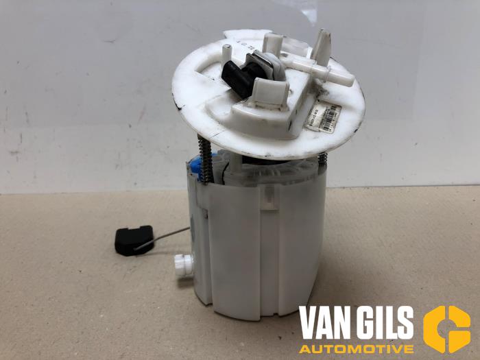 Gebruikte Tank element Pomp Mercedes GLC (X253) 2.0 300 16V EQ Boost 4-Matic Prijs € 129,99 Margeregeling aangeboden door Van Gils Automotive