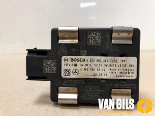 Gebruikte Radar sensor Mercedes GLC (X253) 2.0 300 16V EQ Boost 4-Matic Prijs € 200,00 Margeregeling aangeboden door Van Gils Automotive