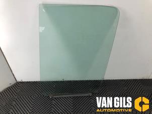 Gebruikte Portierruit 4Deurs links-voor Ford Transit 2.2 TDCi 16V Prijs € 45,00 Margeregeling aangeboden door Van Gils Automotive