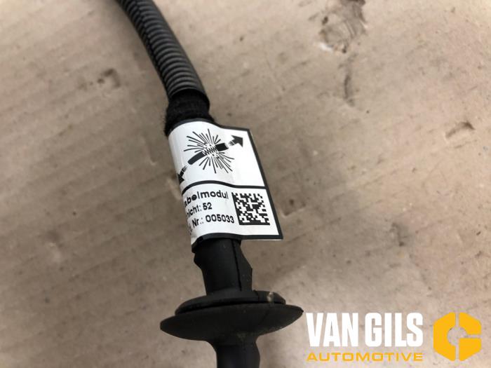 Kofferdekseldemper links-achter van een Nissan Qashqai (J12) 1.5 VC-T e-Power 16V 2023