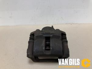 Gebruikte Remklauw (Tang) links-voor Dacia Sandero I (BS) 1.2 16V Prijs op aanvraag aangeboden door Van Gils Automotive