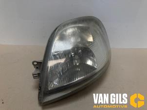 Gebruikte Linker Koplamp Renault Master II (FD/HD) 2.5 dCi 120 FAP Prijs op aanvraag aangeboden door Van Gils Automotive