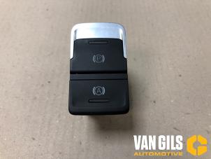 Gebruikte Handrem schakelaar Seat Ateca (5FPX) 2.0 TDI SCR Prijs € 30,00 Margeregeling aangeboden door Van Gils Automotive