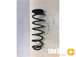 Gebruikte Veerschroef achter Volkswagen Golf VII (AUA) 1.6 TDI 16V Prijs € 30,00 Margeregeling aangeboden door Van Gils Automotive