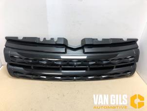Gebruikte Grille Landrover Range Rover Evoque (LVJ/LVS) 2.0 Si4 240 16V 5-drs. Prijs € 199,99 Margeregeling aangeboden door Van Gils Automotive