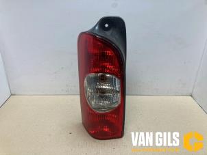Gebruikte Achterlicht links Renault Master II (FD/HD) 2.5 dCi 120 FAP Prijs € 35,00 Margeregeling aangeboden door Van Gils Automotive