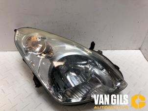 Gebruikte Koplamp rechts Nissan Pixo (D31S) 1.0 12V Prijs € 125,00 Margeregeling aangeboden door Van Gils Automotive