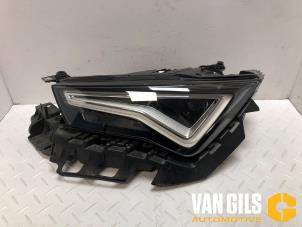 Gebruikte Koplamp links Seat Ateca (5FPX) 2.0 TDI SCR Prijs € 450,00 Margeregeling aangeboden door Van Gils Automotive