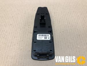 Gebruikte Schakelaar Elektrisch Raam BMW X1 (F48) xDrive 28i 2.0 16V Twin Power Turbo Prijs € 40,00 Margeregeling aangeboden door Van Gils Automotive