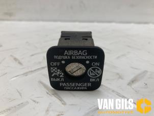 Gebruikte Airbag schakelaar Toyota Yaris IV (P21/PA1/PH1) 1.5 12V Hybrid 115 Prijs € 29,99 Margeregeling aangeboden door Van Gils Automotive