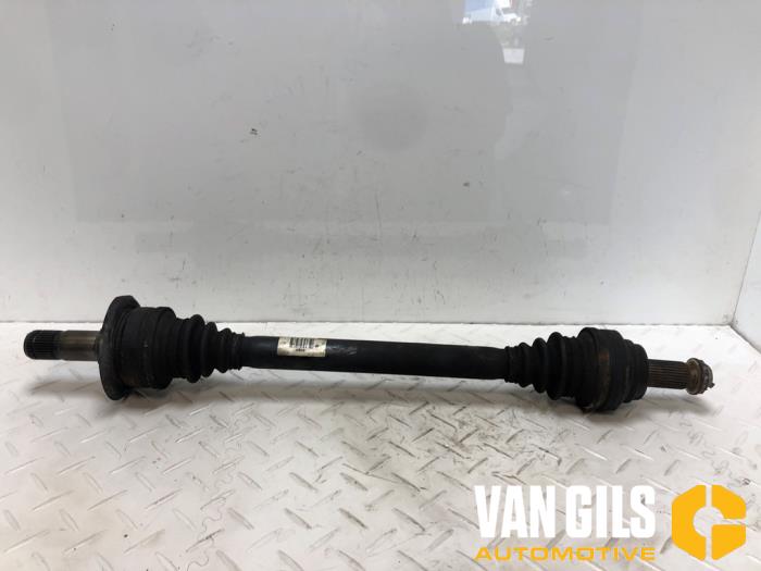 Gebruikte Aandrijfas links-achter BMW 5 serie Touring (F11) 535i 24V TwinPower Turbo Prijs € 100,00 Margeregeling aangeboden door Van Gils Automotive