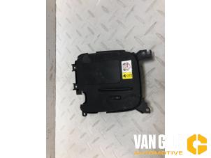 Gebruikte Draadloze oplader Toyota Yaris IV (P21/PA1/PH1) 1.5 12V Hybrid 115 Prijs € 99,99 Margeregeling aangeboden door Van Gils Automotive