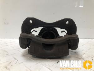 Gebruikte Remklauw (Tang) links-voor Hyundai Tucson (JM) 2.0 16V CVVT 4x2 Prijs € 100,00 Margeregeling aangeboden door Van Gils Automotive