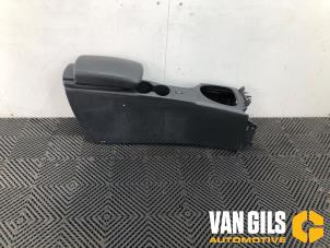 Gebruikte Middenconsoles Nissan Qashqai (J10) 1.6 16V Prijs op aanvraag aangeboden door Van Gils Automotive