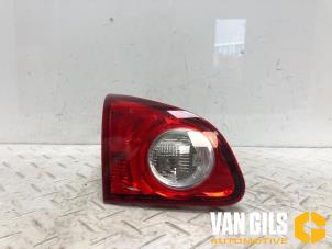 Gebruikte Achterlicht links Nissan Qashqai (J10) 1.6 16V Prijs op aanvraag aangeboden door Van Gils Automotive