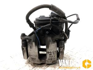 Gebruikte Remklauw (Tang) rechts-achter BMW 5 serie (F10) 530i 24V TwinPower Turbo Prijs € 45,00 Margeregeling aangeboden door Van Gils Automotive