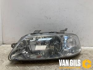 Gebruikte Linker Koplamp Chevrolet Aveo (256) 1.4 16V Prijs € 65,00 Margeregeling aangeboden door Van Gils Automotive