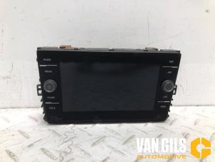 Gebruikte Display Multi Media regelunit Volkswagen Golf VII (AUA) 1.4 TSI 16V Prijs € 200,00 Margeregeling aangeboden door Van Gils Automotive