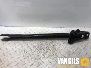 Gebruikte Reactiestang links-achter Landrover Range Rover Evoque (LVJ/LVS) 2.0 Si4 240 16V 5-drs. Prijs € 29,99 Margeregeling aangeboden door Van Gils Automotive
