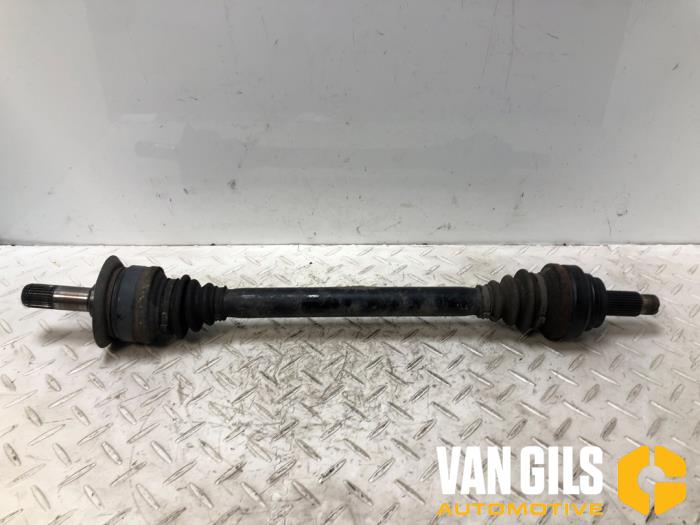Gebruikte Aandrijfas links-achter BMW 5 serie (F10) 530i 24V TwinPower Turbo Prijs € 75,00 Margeregeling aangeboden door Van Gils Automotive