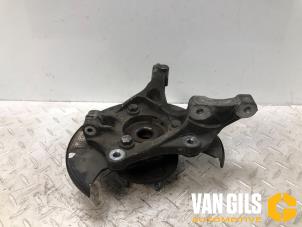 Gebruikte Asschenkel links-voor Opel Astra J (PC6/PD6/PE6/PF6) 1.6 16V Ecotec Prijs € 30,00 Margeregeling aangeboden door Van Gils Automotive